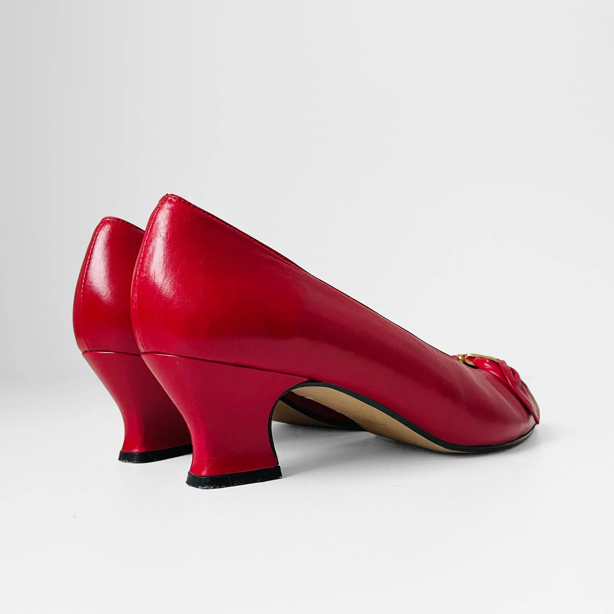 1980s Cherry Red Gold Leather Arnold Churgin Low-Heeled Slip-On Shoes - Sz. 6.5